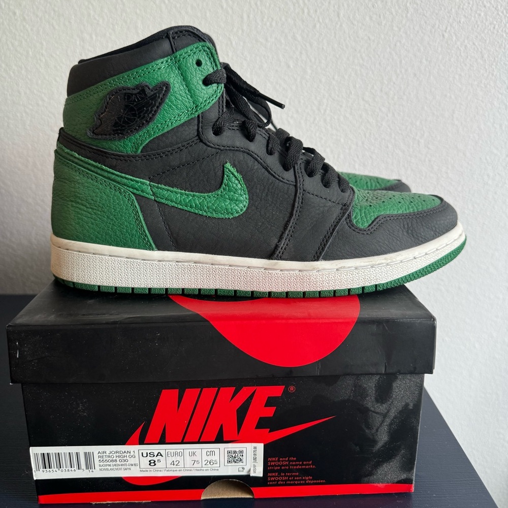 Used Jordan Retro High OG "Pine Green” Size 8.5 (Men)